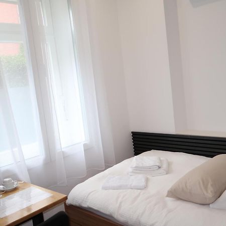 Toka Rooms - An Der Regiobahn Метманн Экстерьер фото
